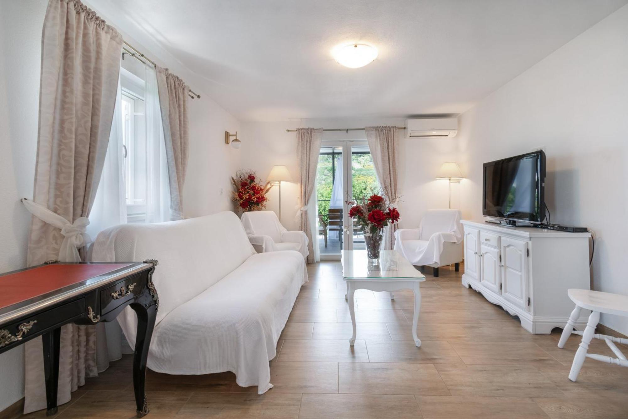 Villa With Sea View 포드고라 외부 사진